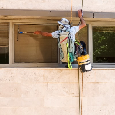 COMMERCIAL WINDOW CLEANING